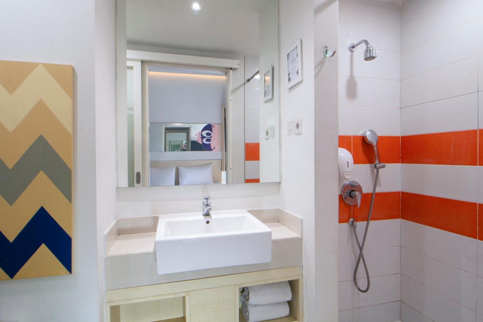 Cleo Hotel Tunjungan Surabaya Exterior foto