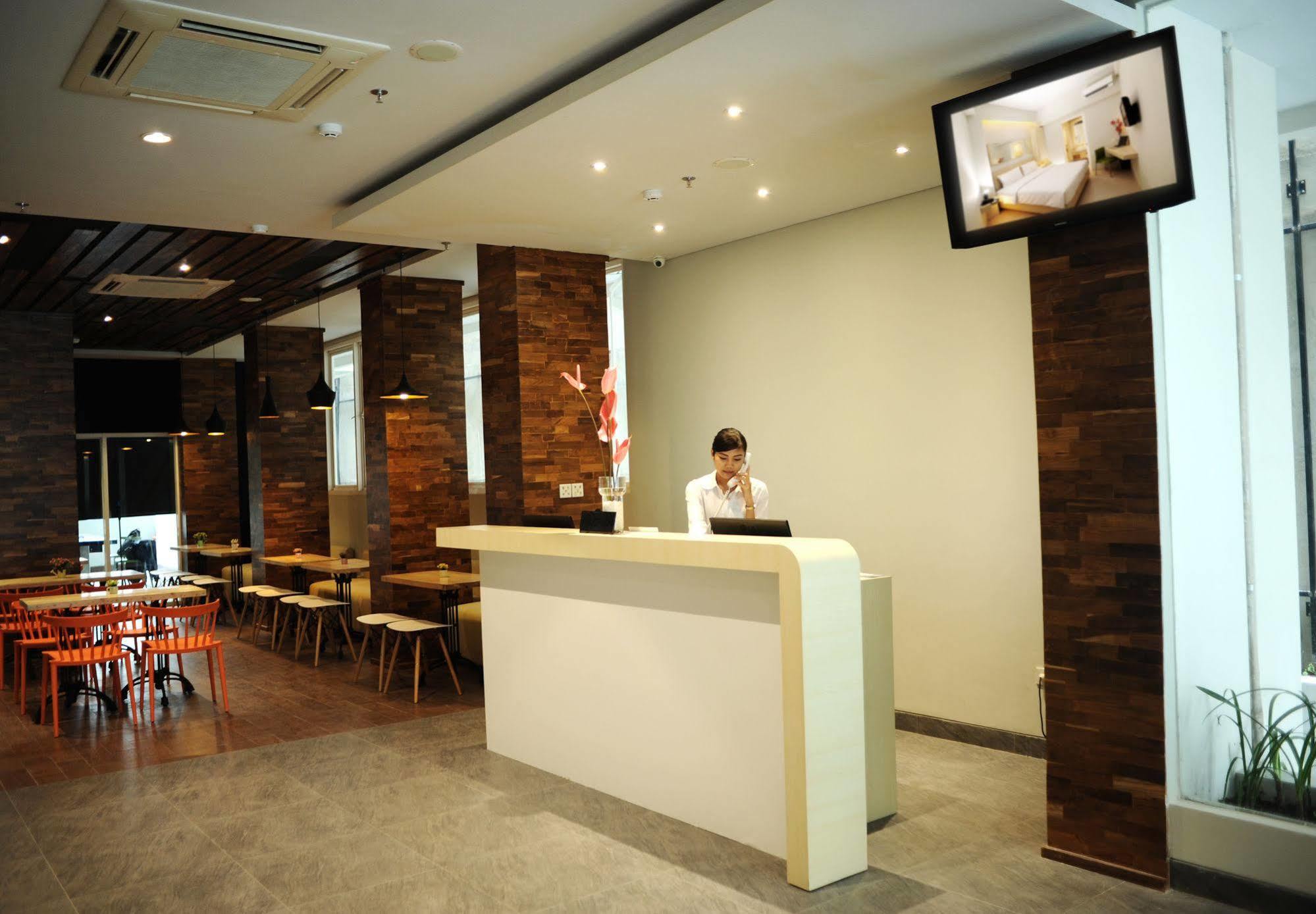 Cleo Hotel Tunjungan Surabaya Exterior foto